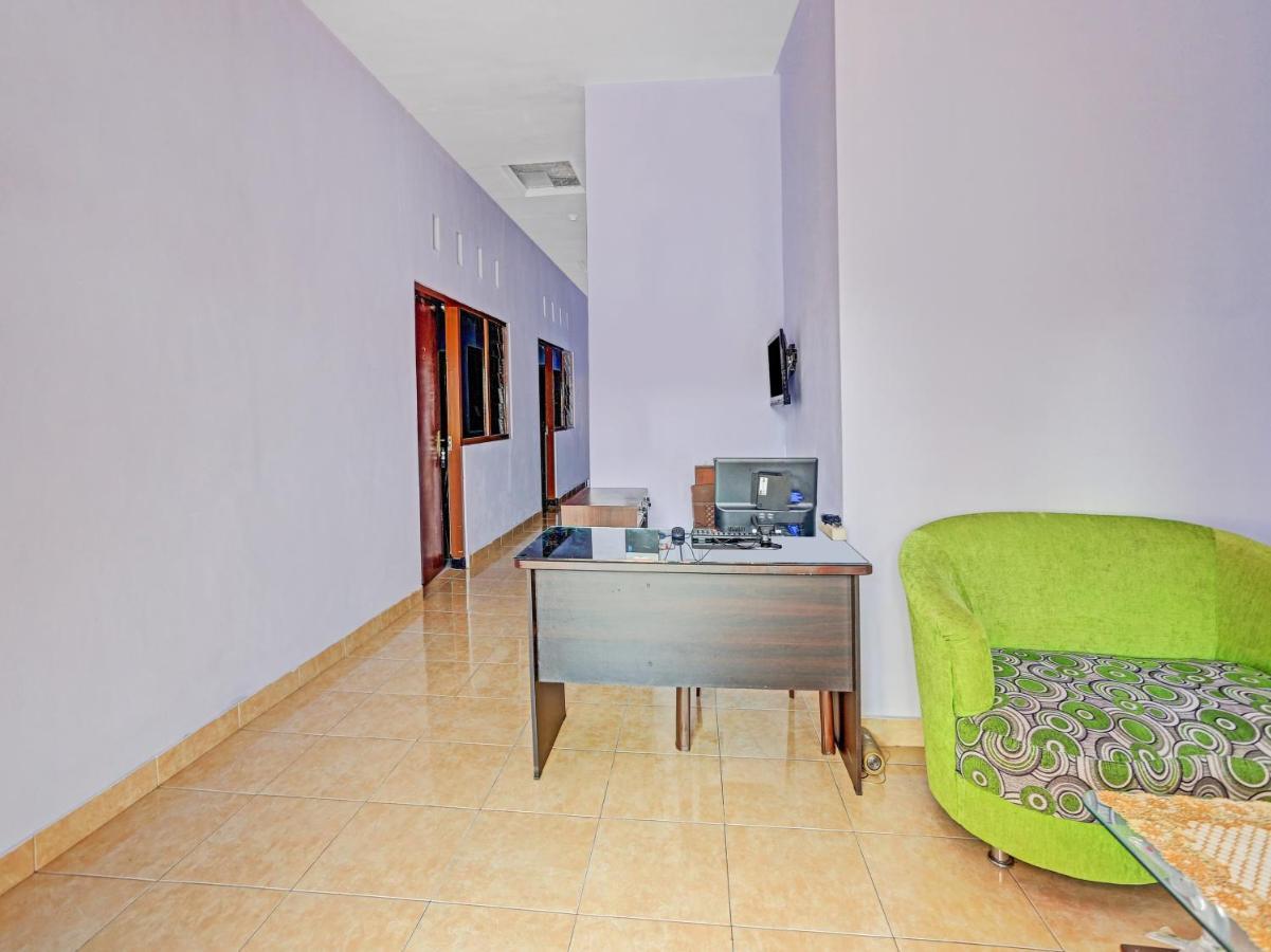 Oyo 90344 Wijayanti Hotel Banyuwangi  Exterior photo