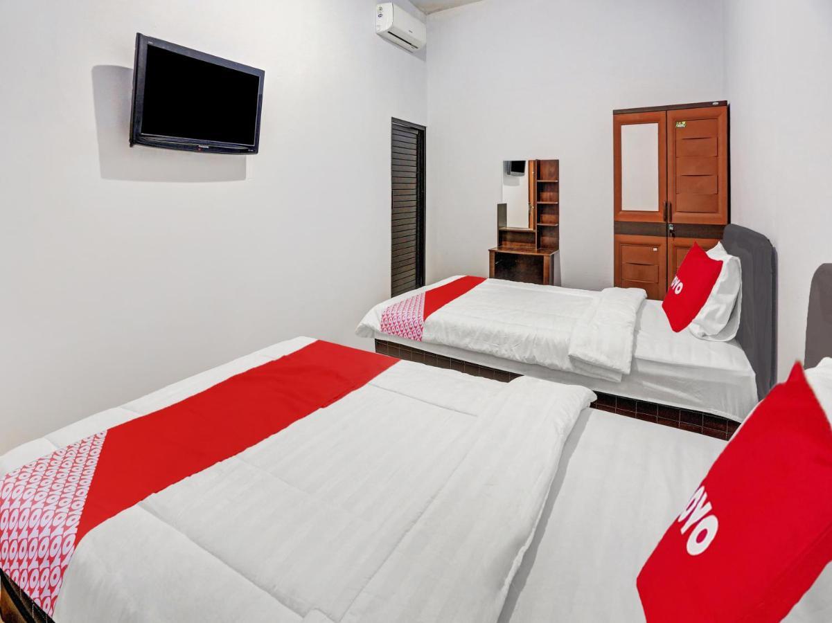 Oyo 90344 Wijayanti Hotel Banyuwangi  Exterior photo
