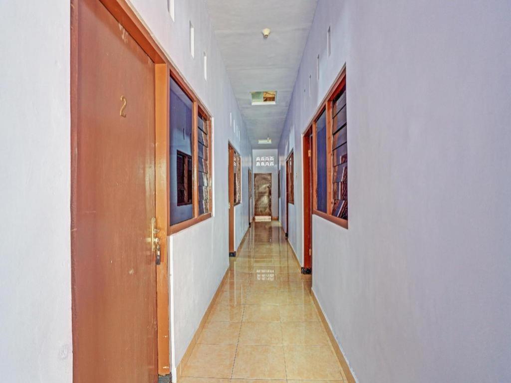 Oyo 90344 Wijayanti Hotel Banyuwangi  Exterior photo